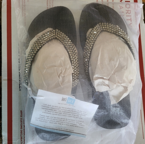 Scandals - Picture 2 of 2